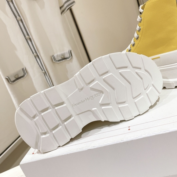 👑👑Alexander McQueen Nice sneakers 👟👟 - Picture 3 of 9